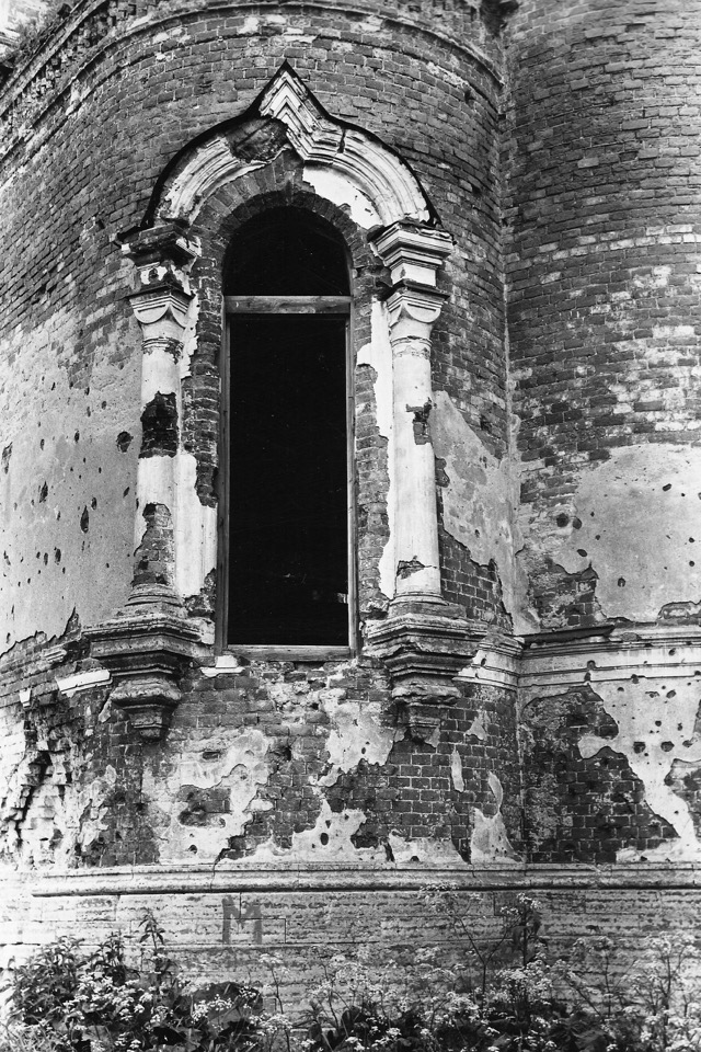 Оконный проем юго-восточной апсиды.